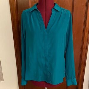 Dana Buchman Beautiful Emerald Green Long Sleeve Blouse
